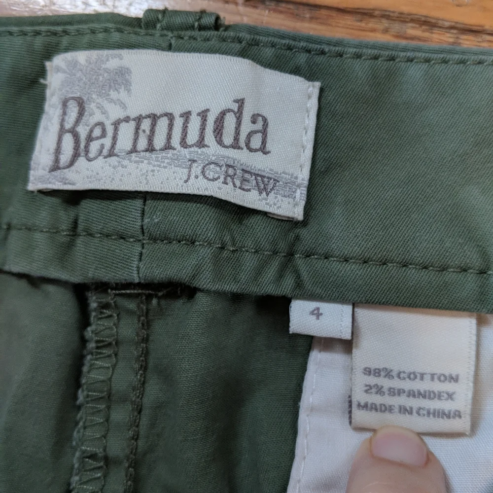 $5 w/bundle J.Crew Green Bermuda Shorts Sz 4